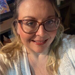 Meet your Posher, Alisa